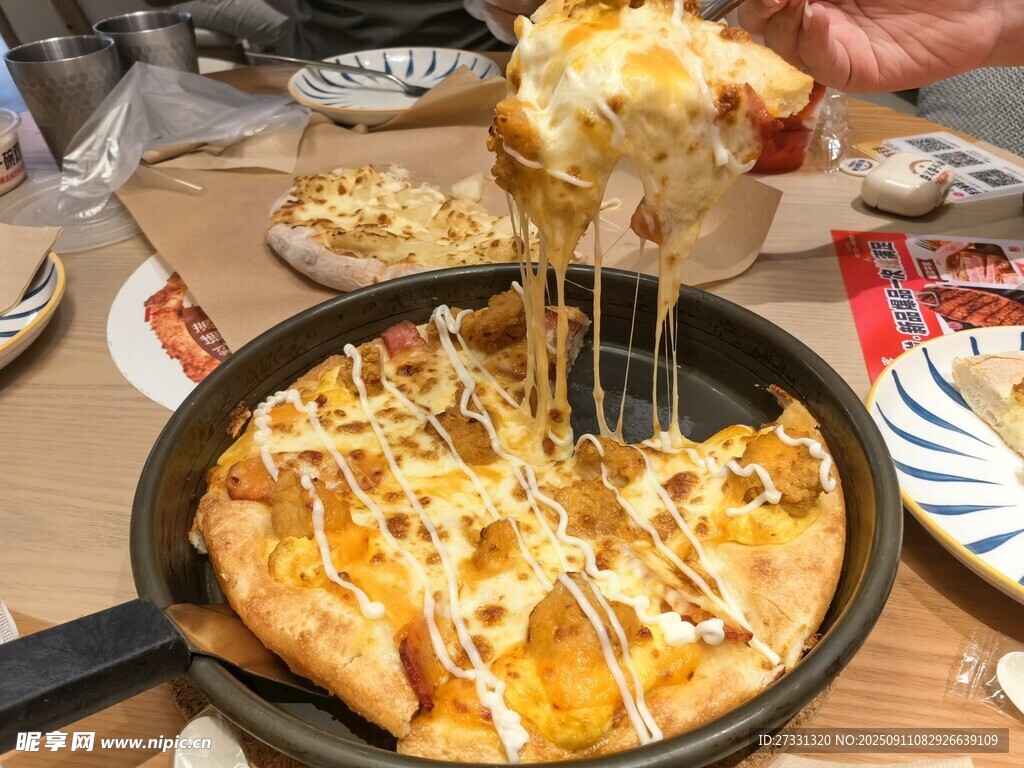 拉絲美味披薩誘人時(shí)刻