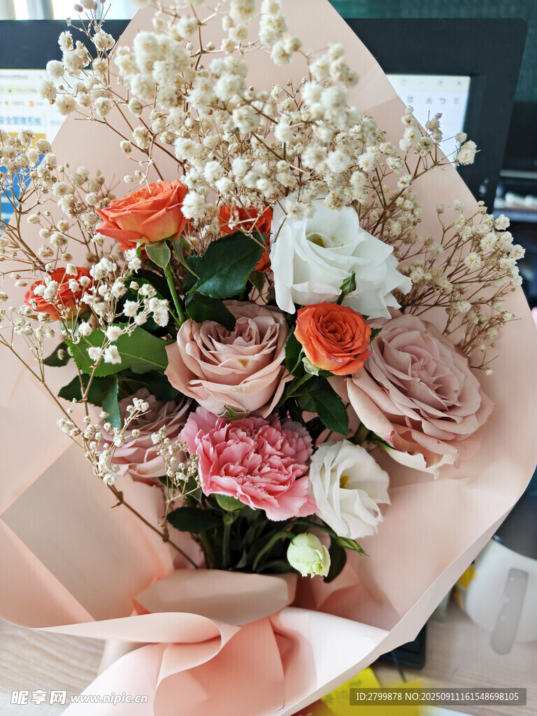 浪漫多彩鮮花花束