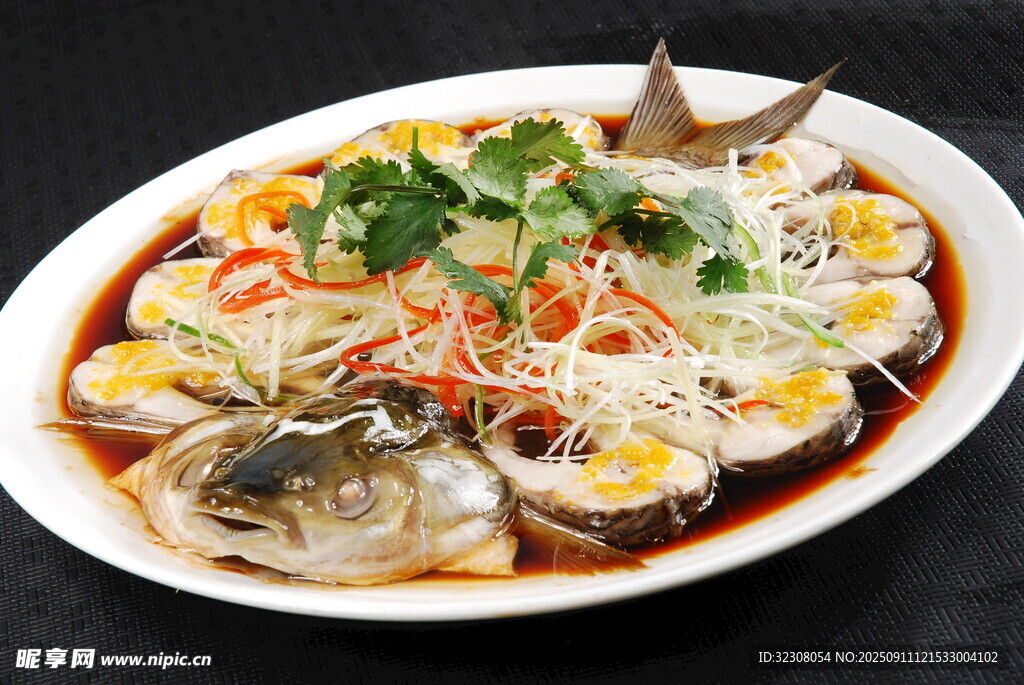 清蒸雙色剁椒魚頭