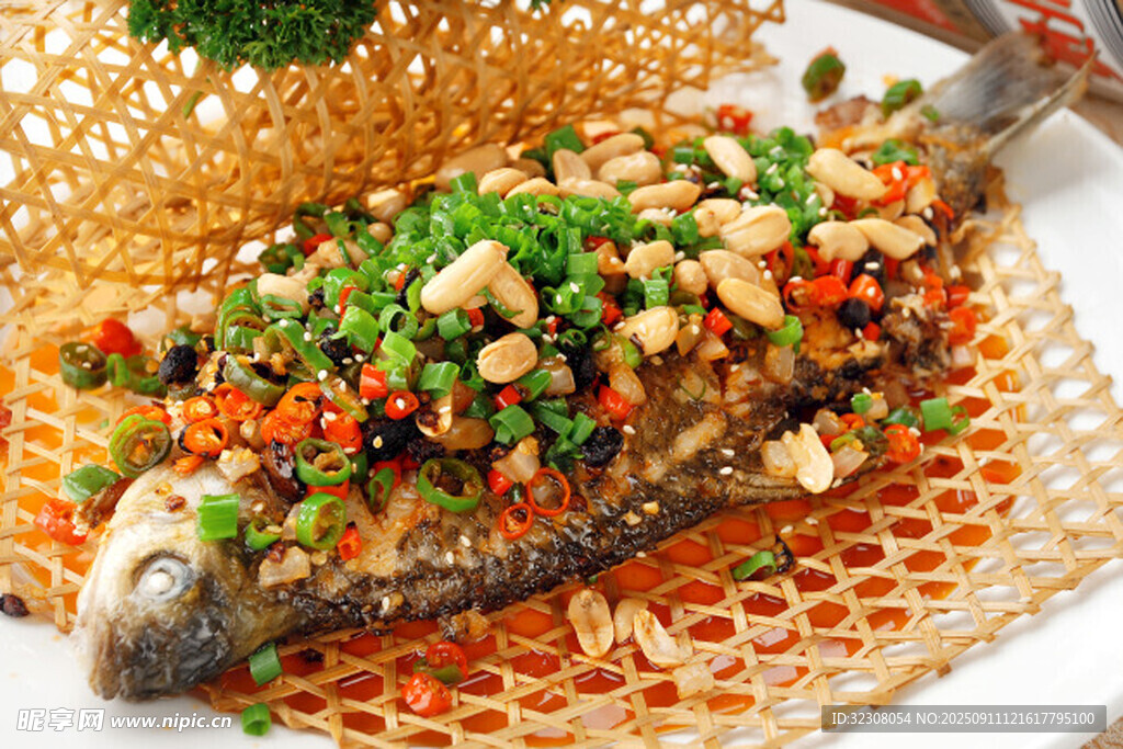 香煎鯽魚配多彩佐料