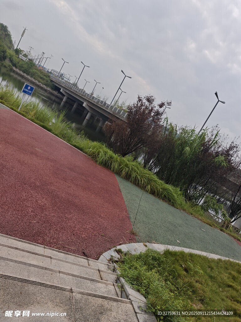 戶外彩色步道景觀