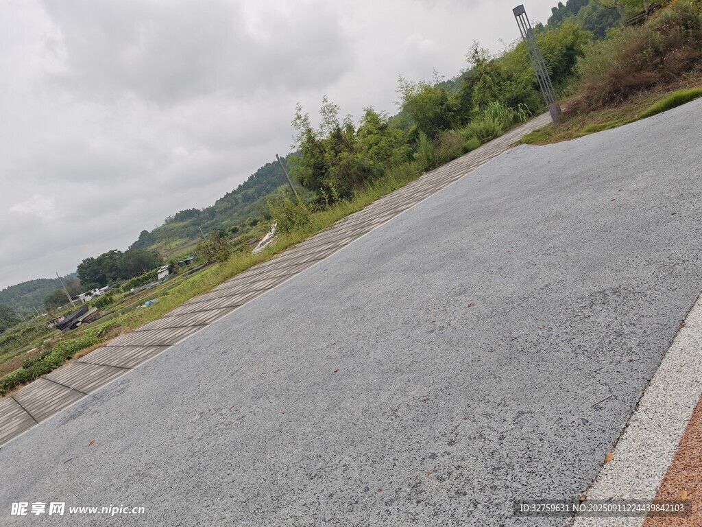 蜿蜒山路