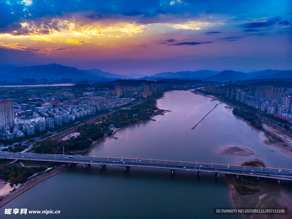 夕陽下的福州閩江大橋