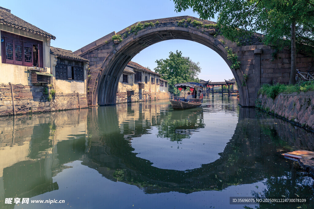 江南水鄉(xiāng)石拱橋風(fēng)景