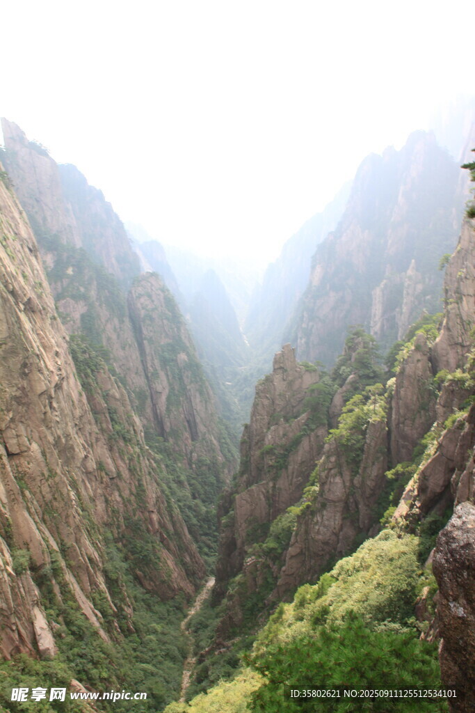 黃山壯麗峽谷自然風(fēng)光