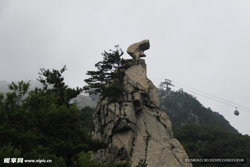 堯山山頂獨(dú)特造型的巖石景觀
