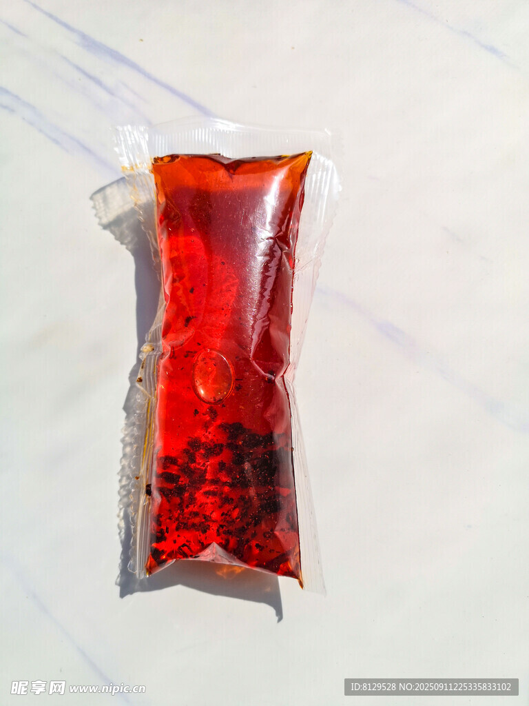 袋裝紅色調味醬料