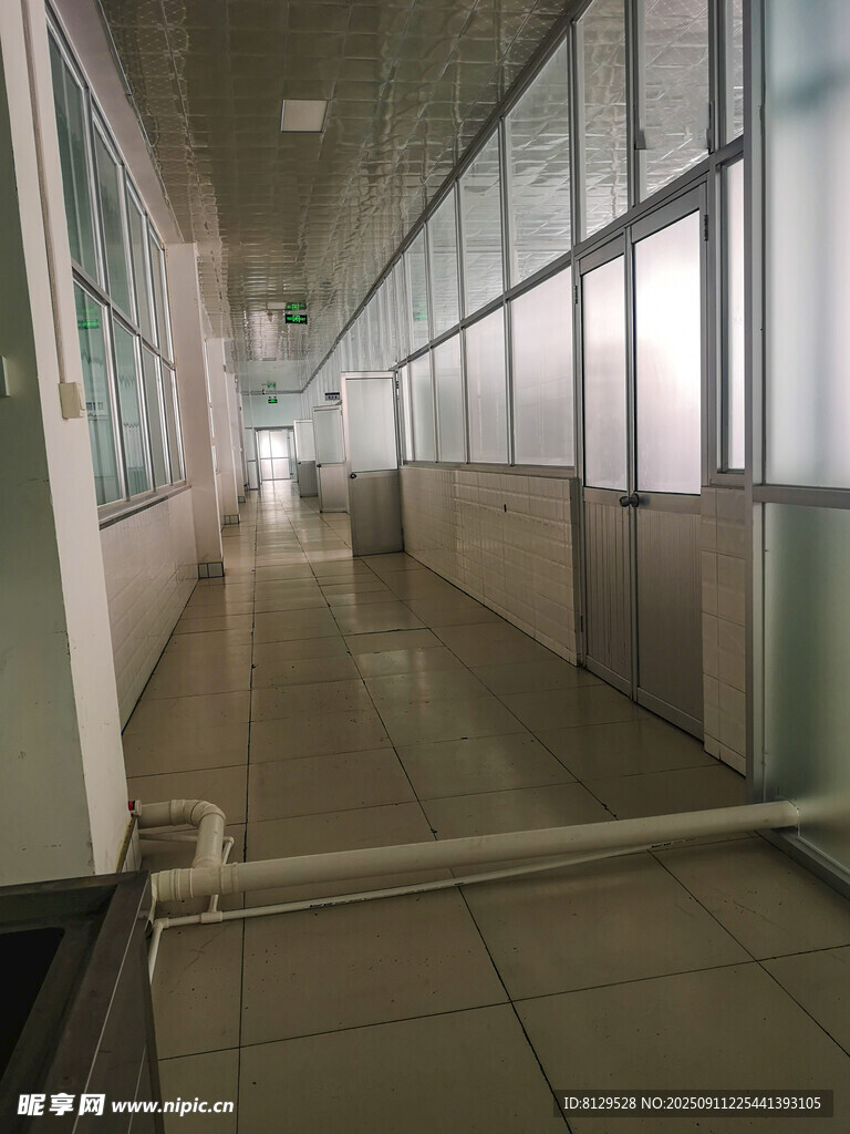 空曠走廊室內(nèi)場(chǎng)景