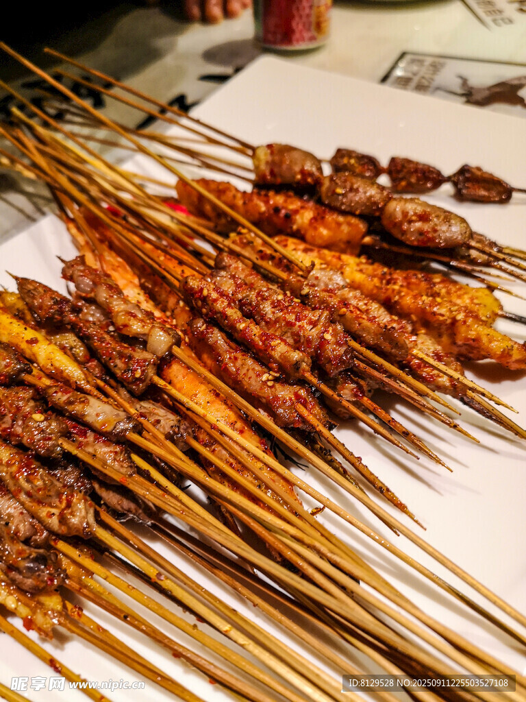 美味烤串誘人呈現(xiàn)