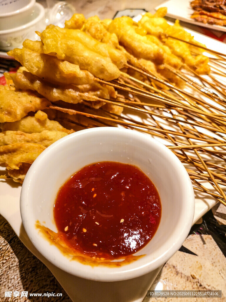 美味烤串配特色蘸醬