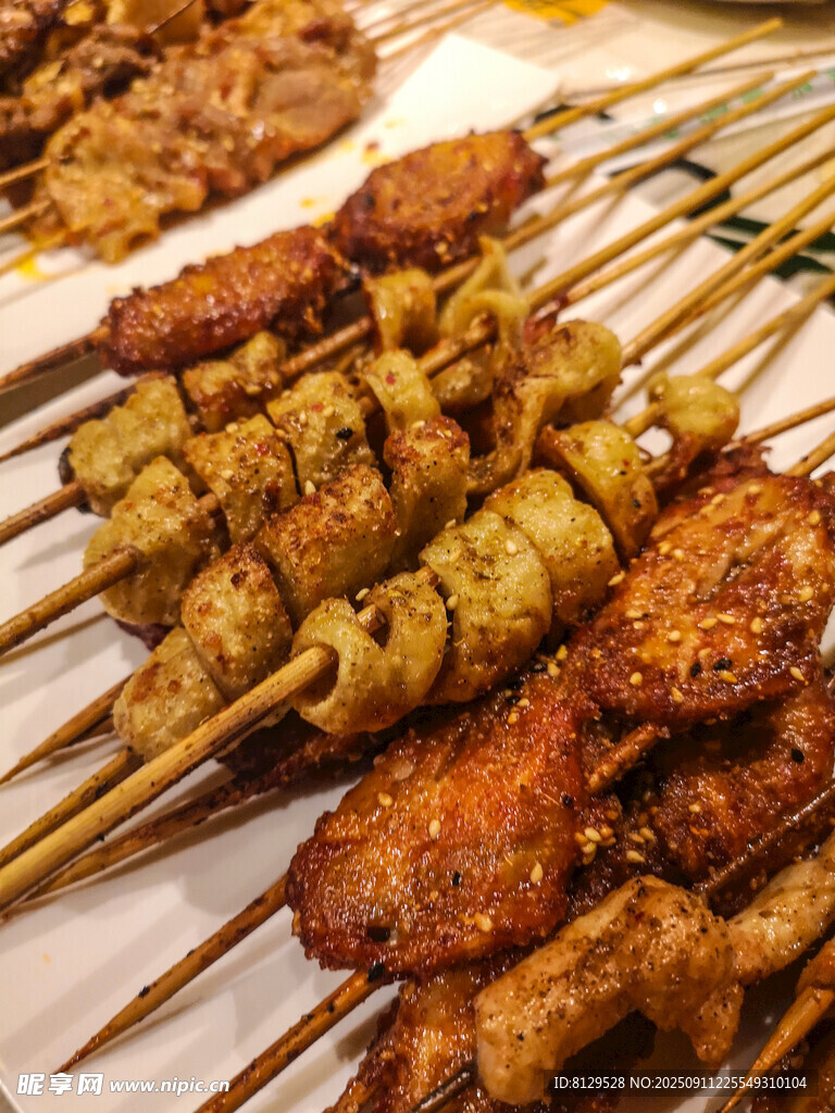 美味烤串誘人呈現(xiàn)