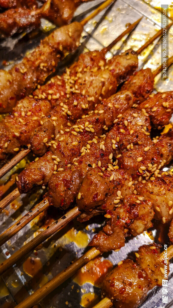 美味烤肉串誘人色澤