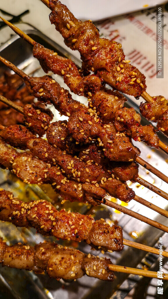 美味烤肉串誘人色澤
