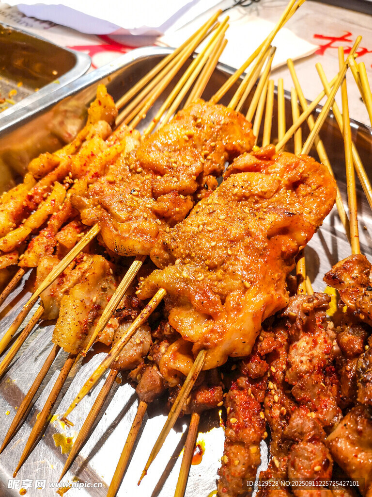 美味烤肉串誘人食欲