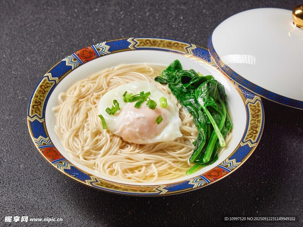 美味荷包蛋青菜面條
