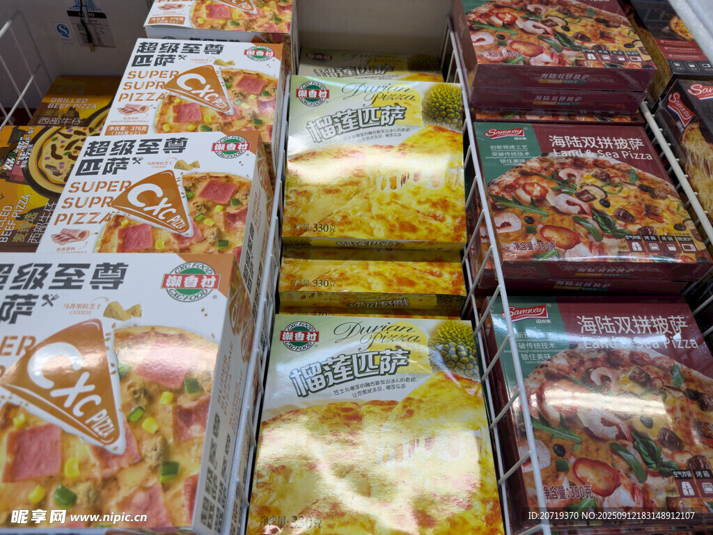 多樣冷凍披薩整齊陳列