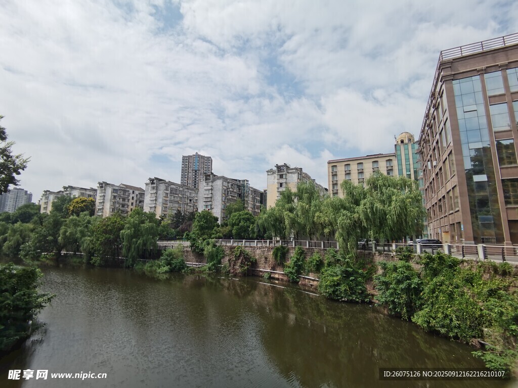 河畔城市風(fēng)光美景