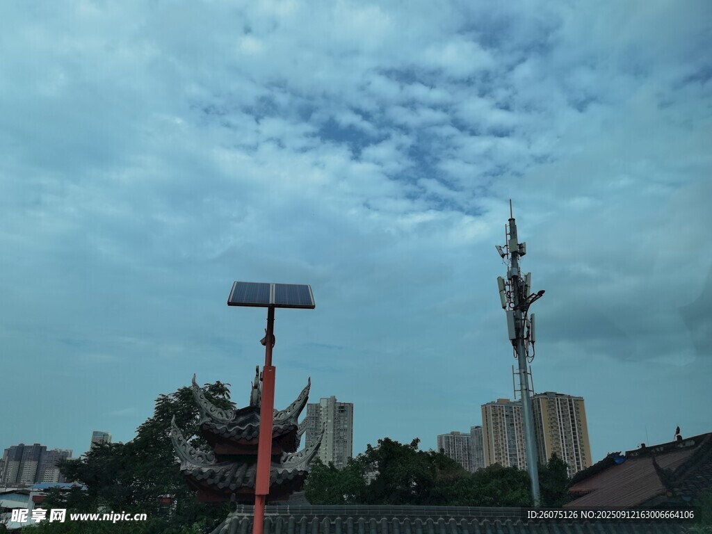 城市上空的獨特云景