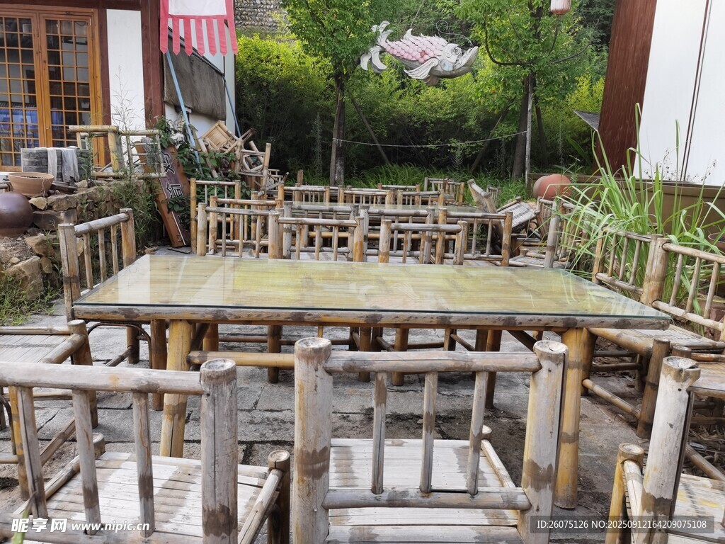 戶外木質(zhì)桌椅休閑用餐區(qū)