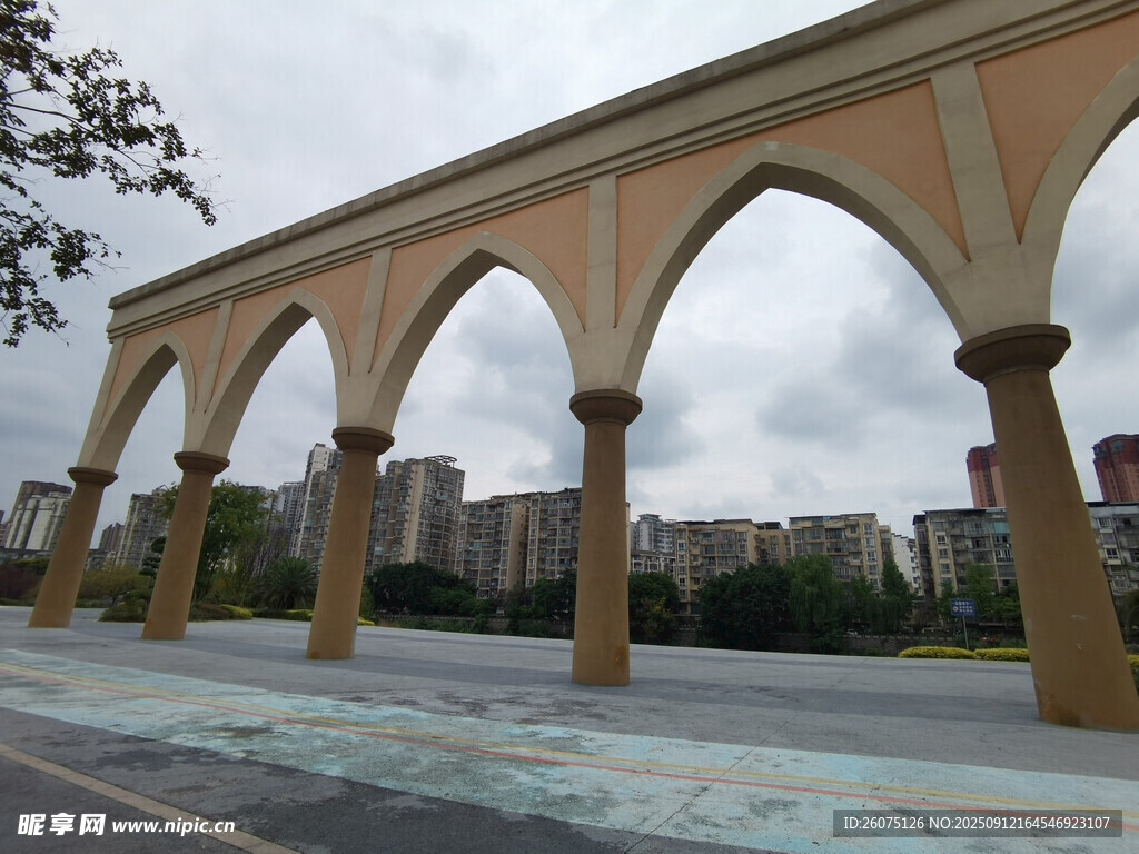 拱形長(zhǎng)廊建筑景觀(guān)