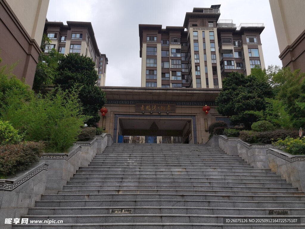 小區(qū)入口階梯景觀