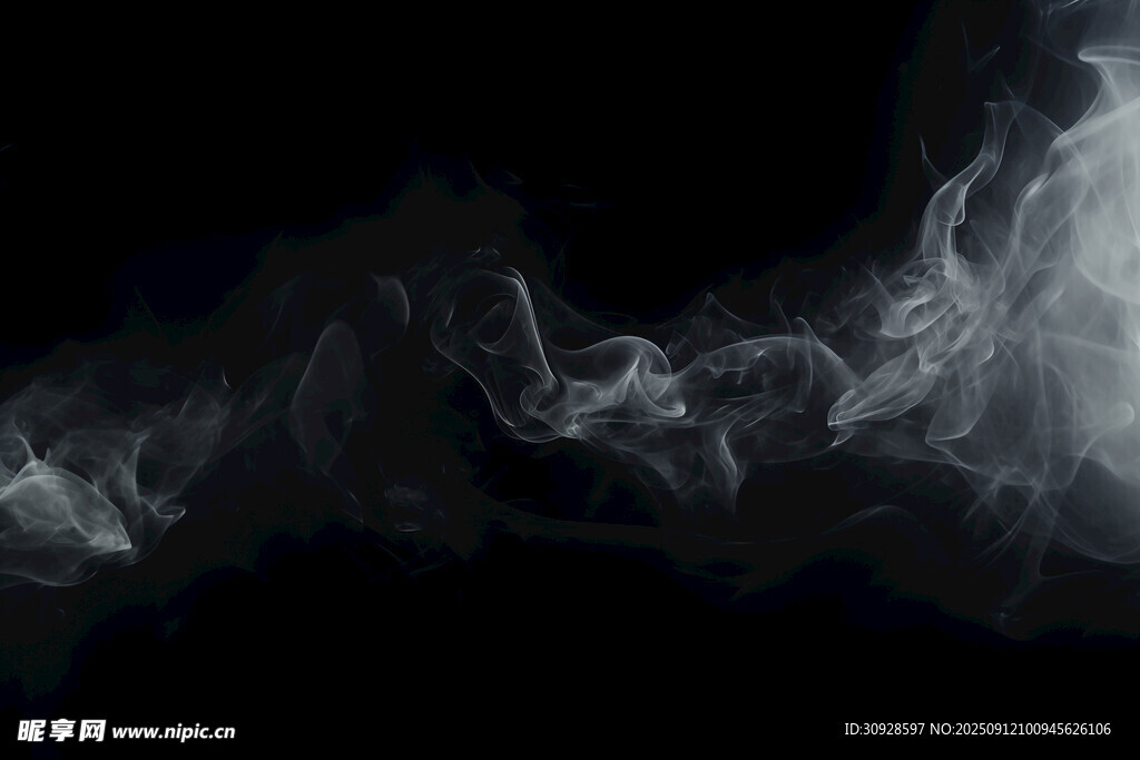 黑色背景上的縹緲煙霧
