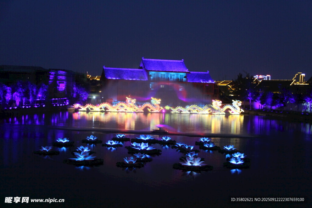 夢(mèng)幻水幕燈光秀夜景