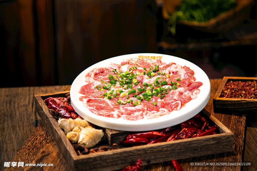 鮮嫩牛肉片火鍋食材