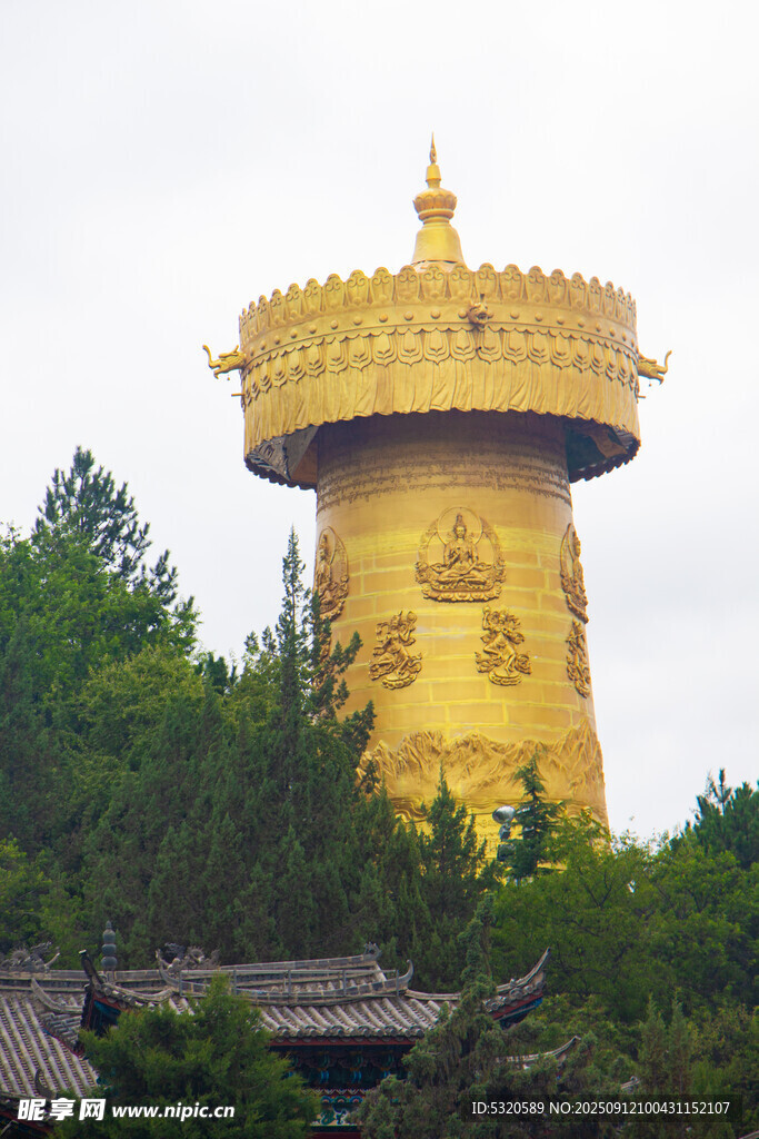 金色寶塔建筑