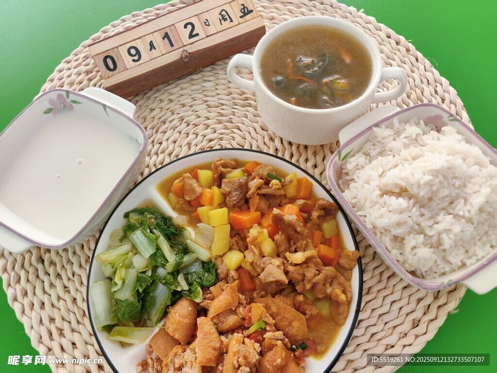 豐盛營養(yǎng)的美味家常餐