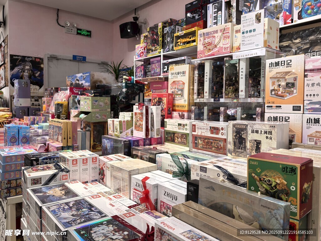 擺滿商品的雜貨店一角