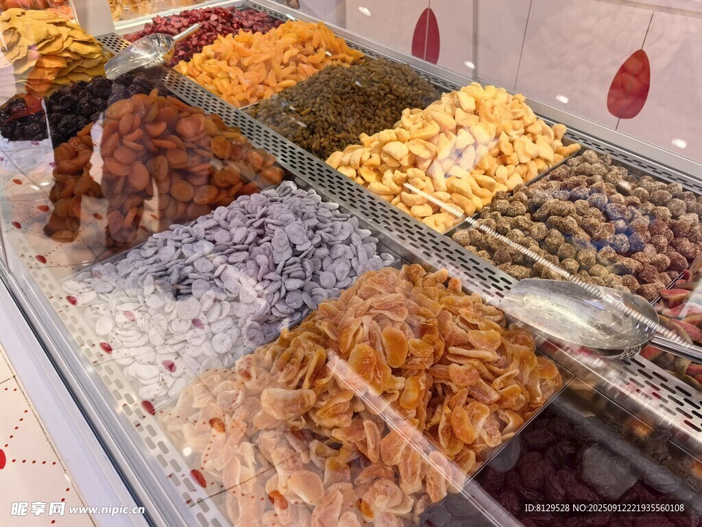 多樣美味零食陳列展示