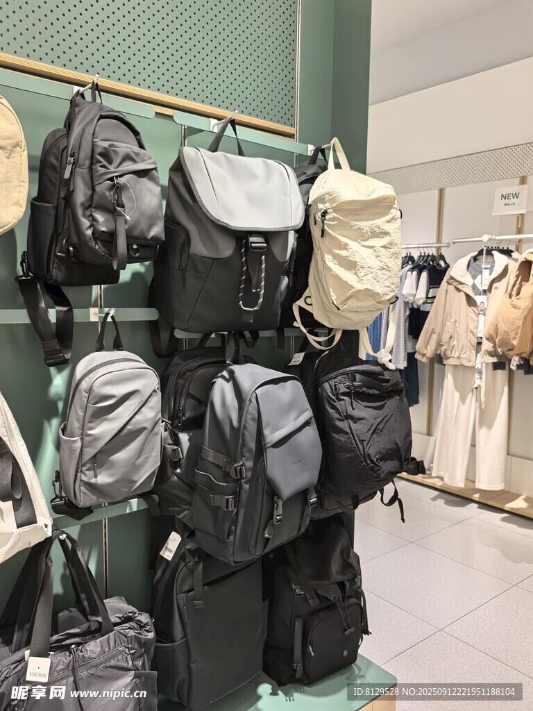 多樣背包陳列展示
