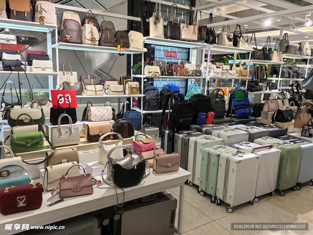 潮流玩偶店陳列展示
