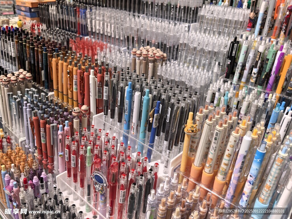 琳瑯滿目的多彩文具筆具