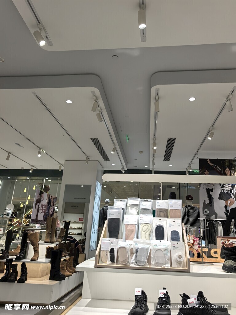時尚鞋店內(nèi)部陳列展示