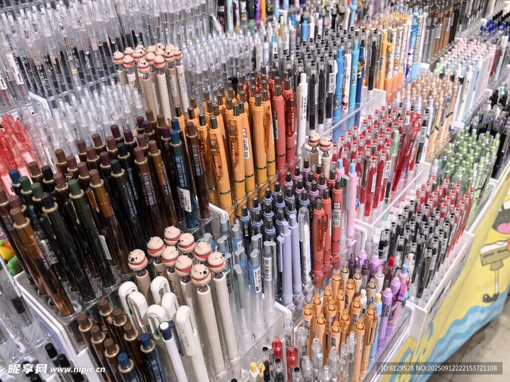 多彩文具筆陳列展示