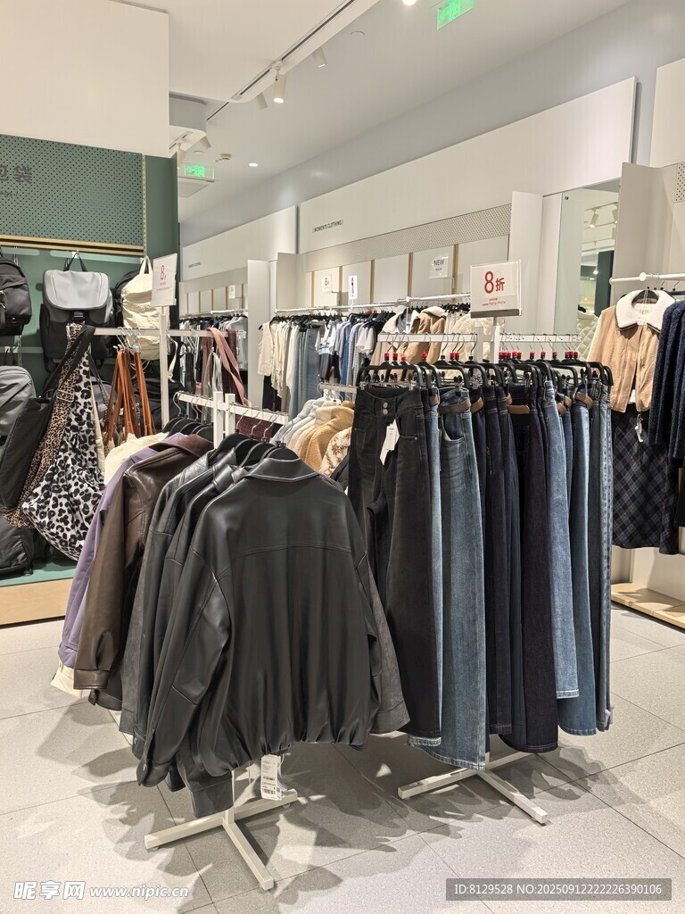 時(shí)尚服裝店陳列展示