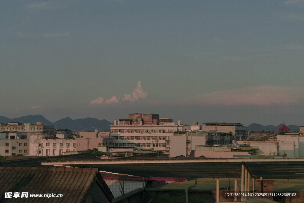 城市天際線 黃昏下的建筑