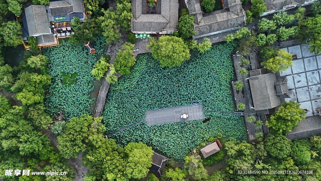 空中俯瞰精致園林景觀