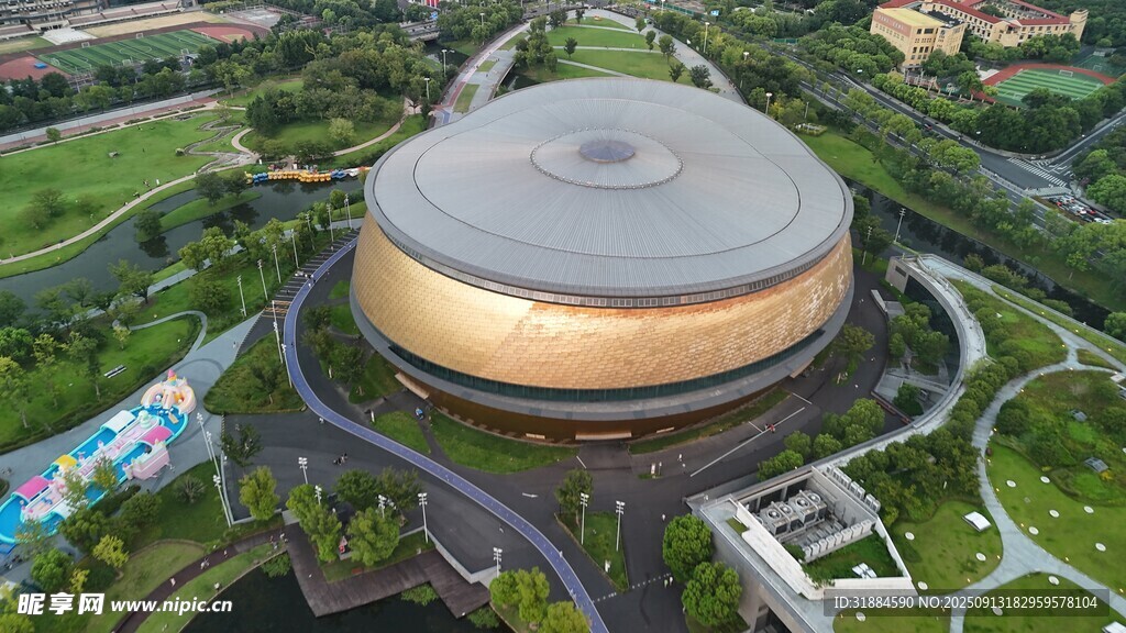 獨特圓形建筑俯瞰景觀