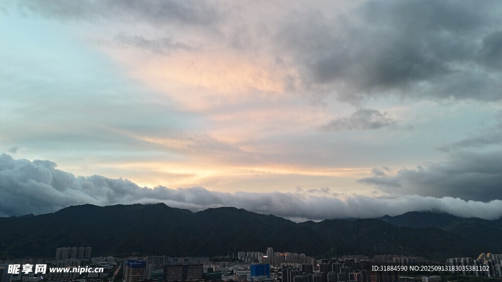 黃昏時分的壯麗天空景色