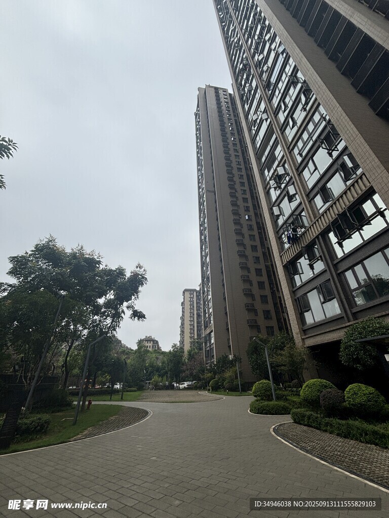 城市住宅區(qū)的寧靜道路