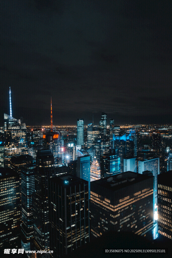 城市璀璨夜景俯瞰視角