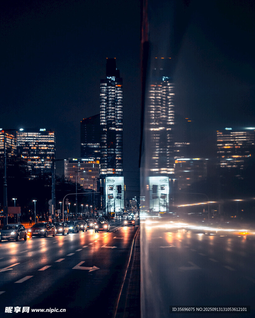 城市夜景中的車流光影