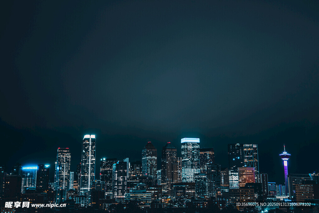 夜幕下的璀璨都市景觀