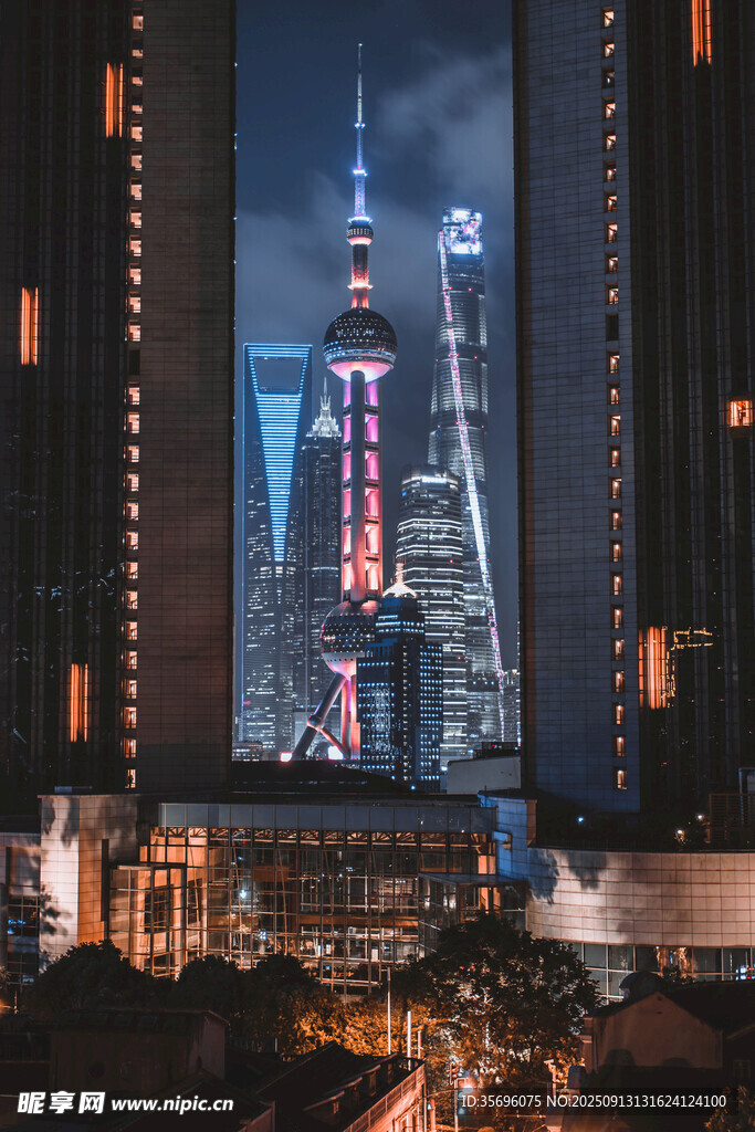 上海摩天大樓夜景璀璨