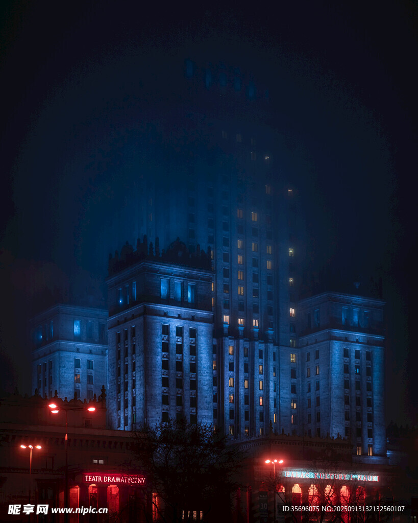 夜幕下的璀璨建筑