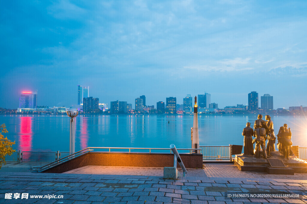 海濱城市黃昏美麗景致