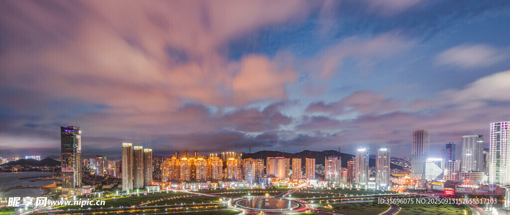 現(xiàn)代城市大連夜景